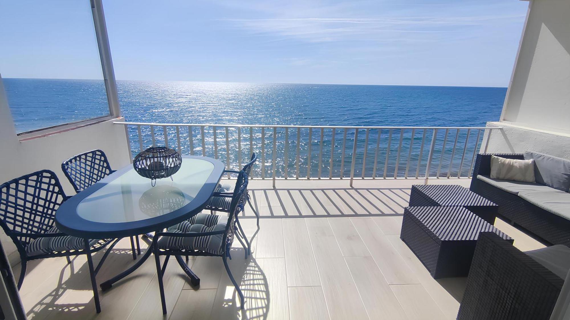 Exclusive Sea View Ehhouse Apartment Estepona